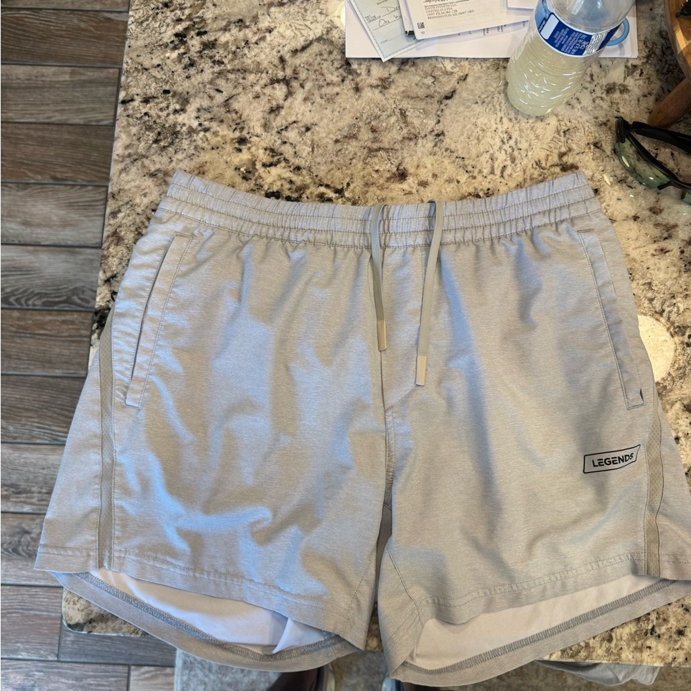Legend Gray Bishop 5” Liner Short Light Grey.